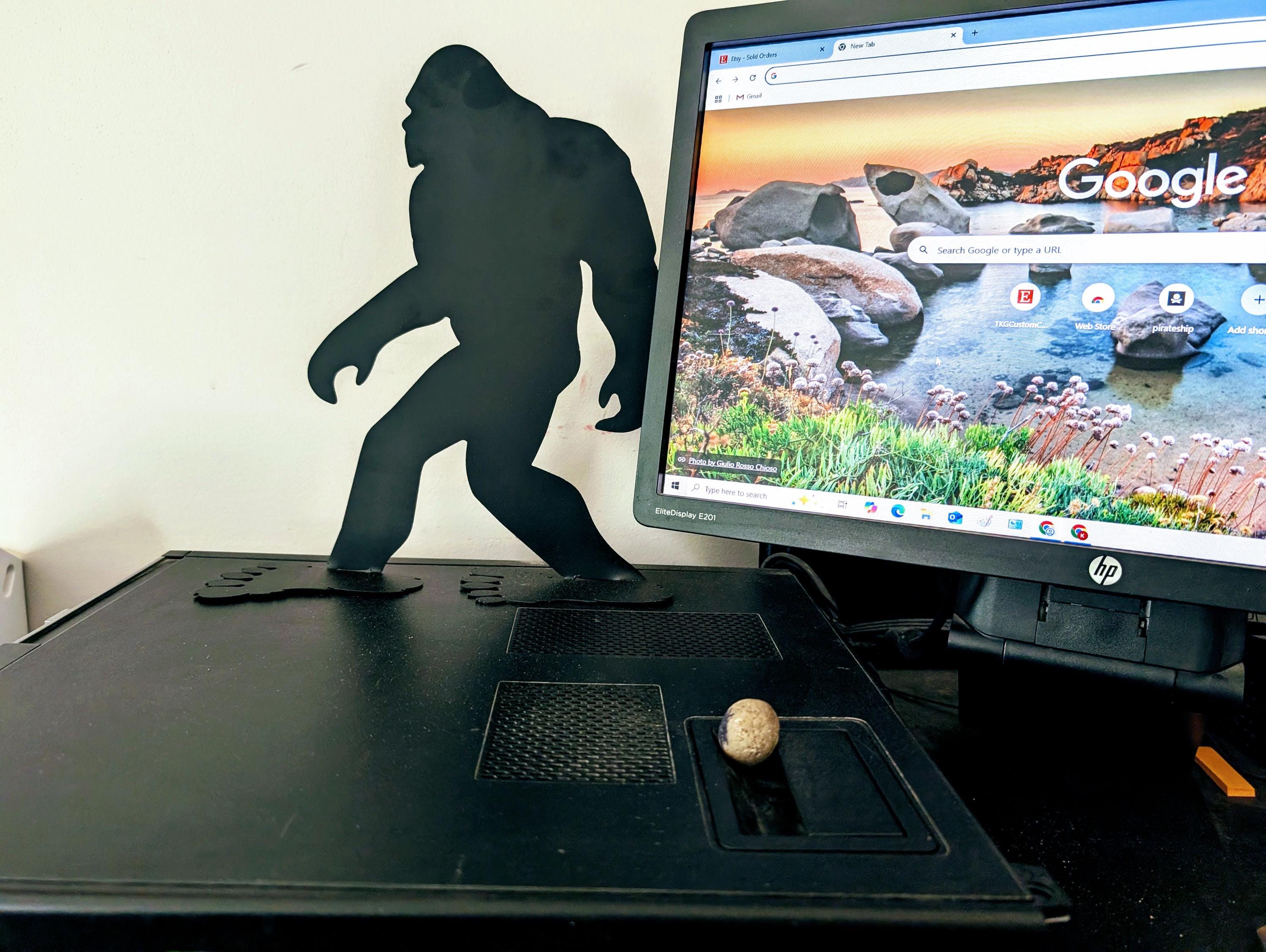 Bigfoot Desk Buddy Metal Yard Art Metal Garden Stake — front view on white background