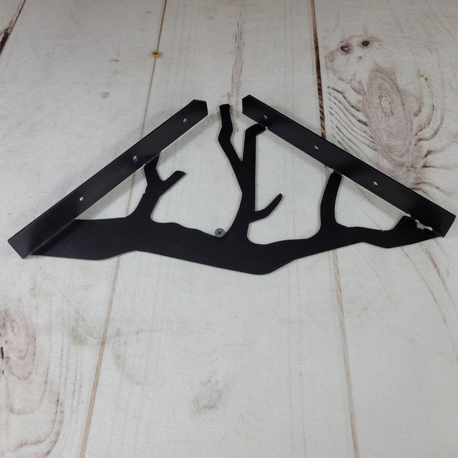 Tree Branch Shelf Bracket Metal Shelf Bracket — detail view