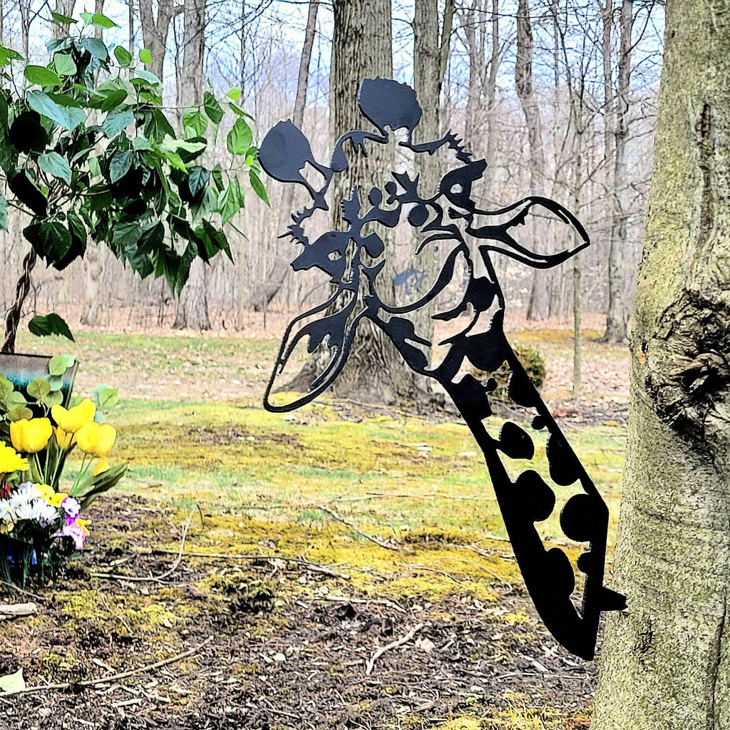 Giraffe Metal Garden Stake Metal Garden Stake — lifestyle setting