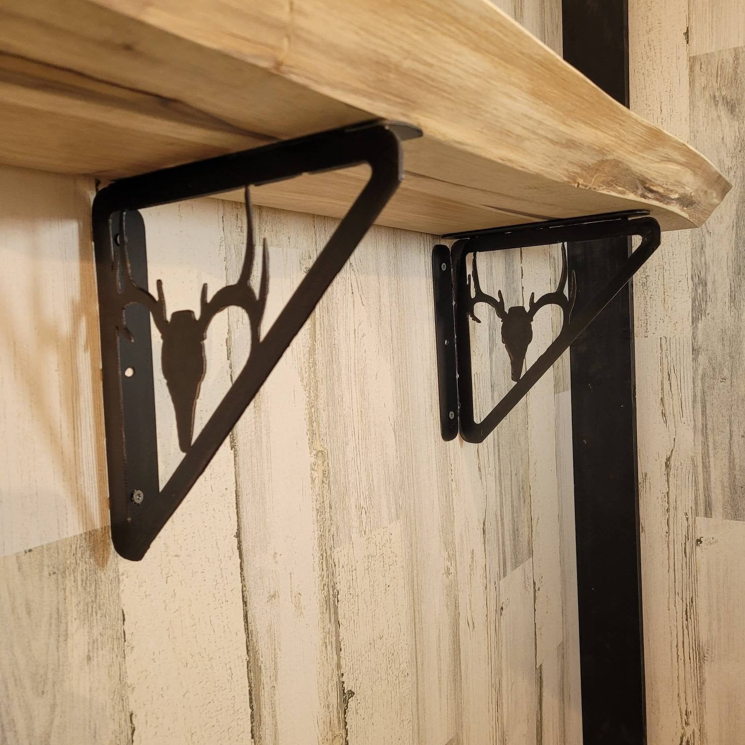 Buck Skull Shelf Bracket Metal Shelf Bracket — detail view